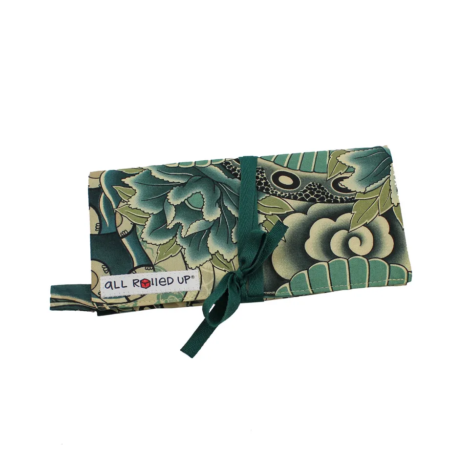 All Rolled Up Geisha Sage pouzdro na kostky