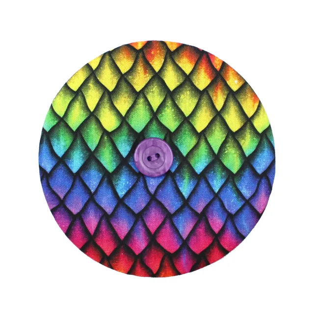 All Rolled Up Prismatic Dragon Scales držák na karty látkový