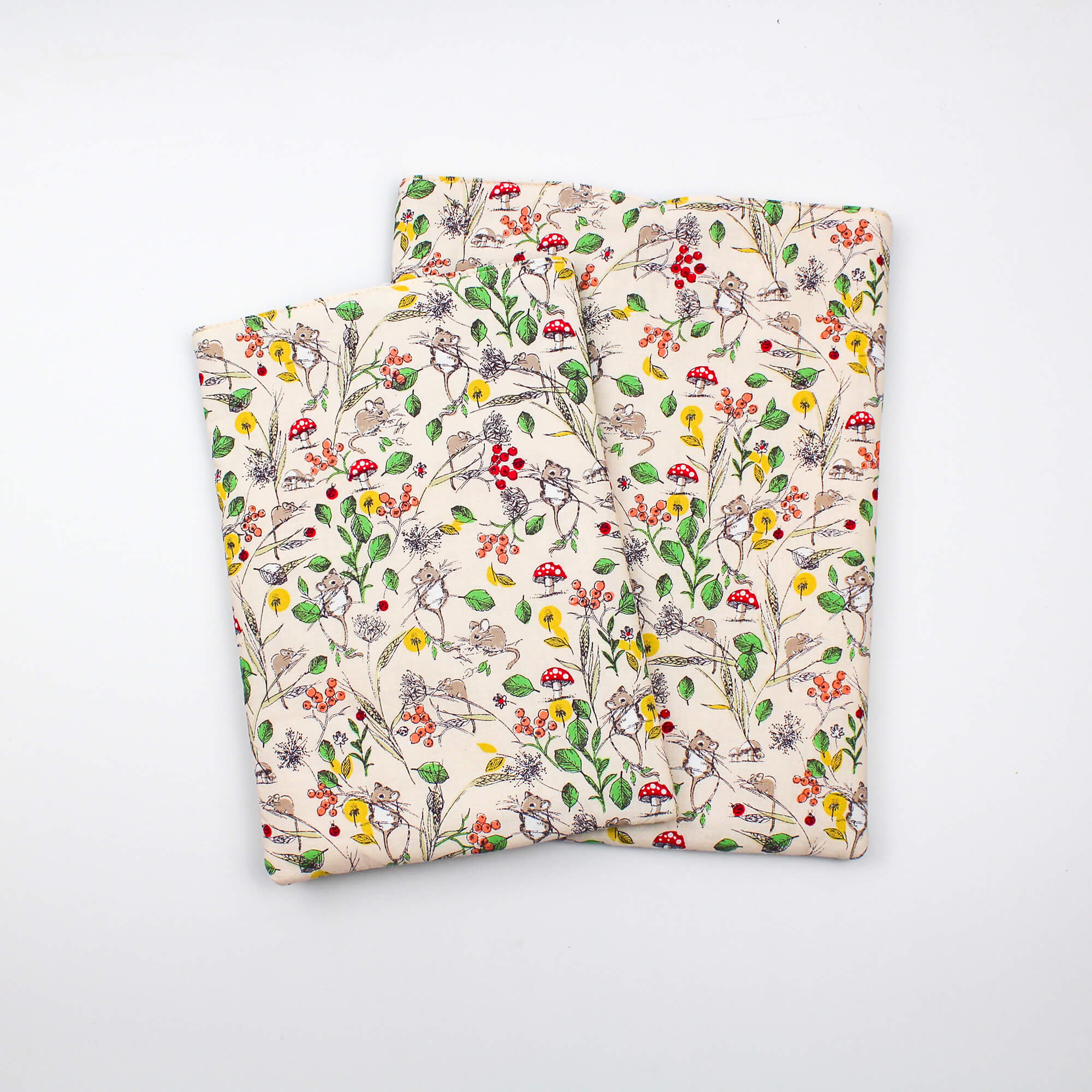 All Rolled Up Field Mouse obal na knihu a tablet