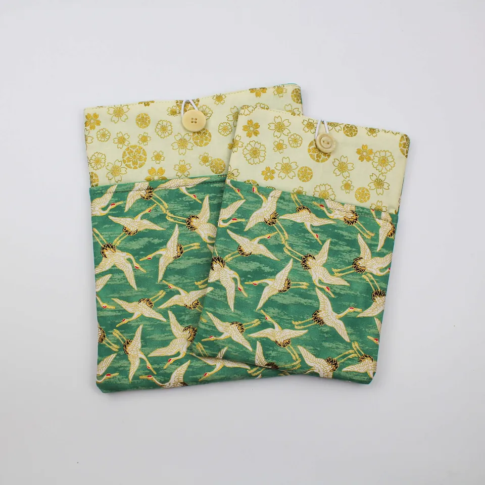 All Rolled Up Flight of the Crane obal na knihu a tablet