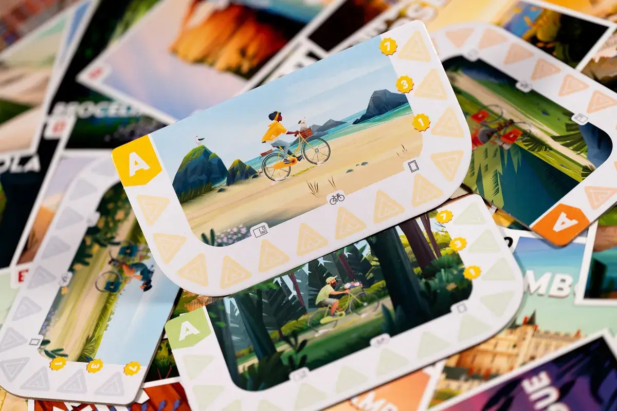 All Rolled Up Postcards desková hra s promokartami