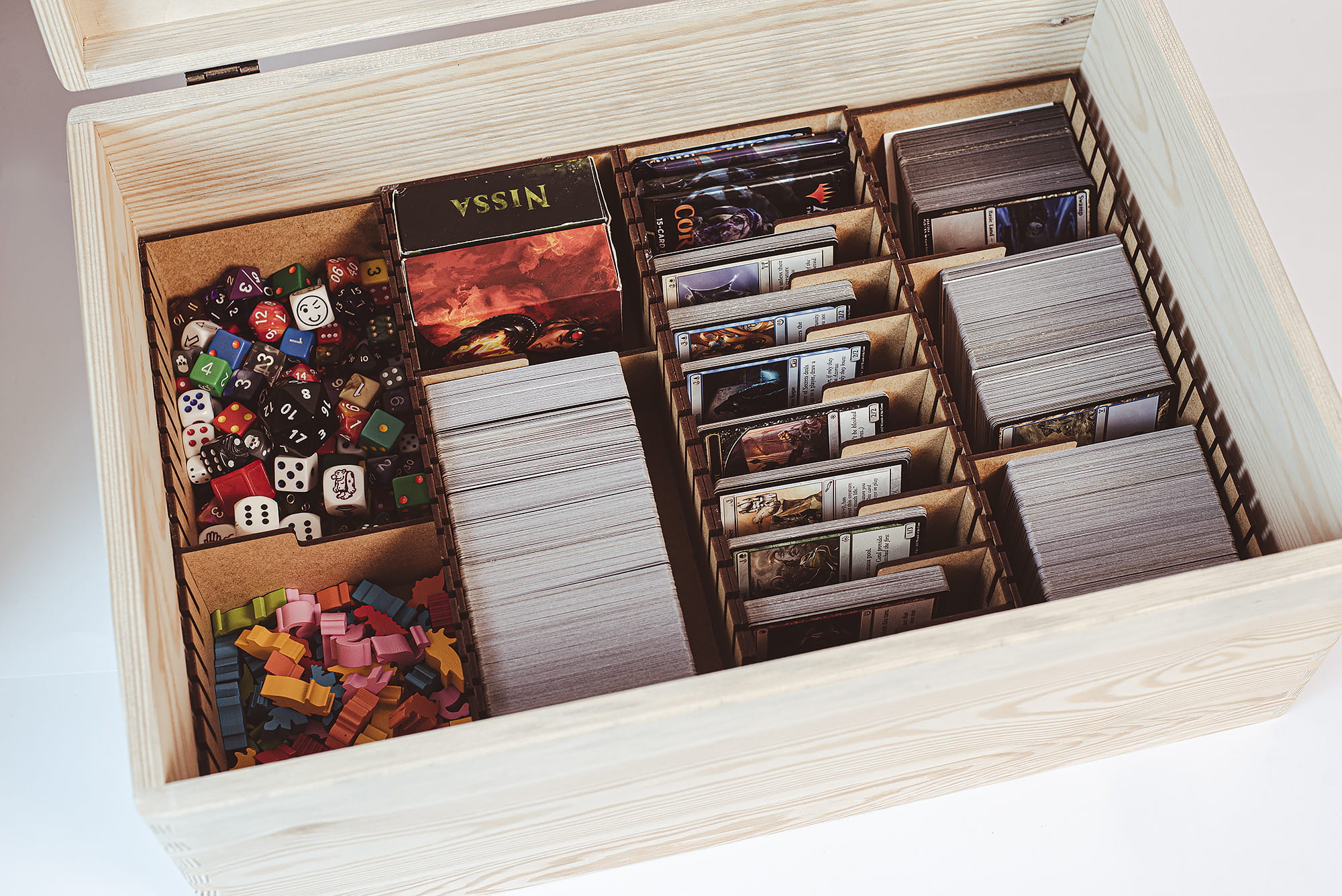 Geek Mod Nieskalana dřevěná truhla na karty 7650 ks
