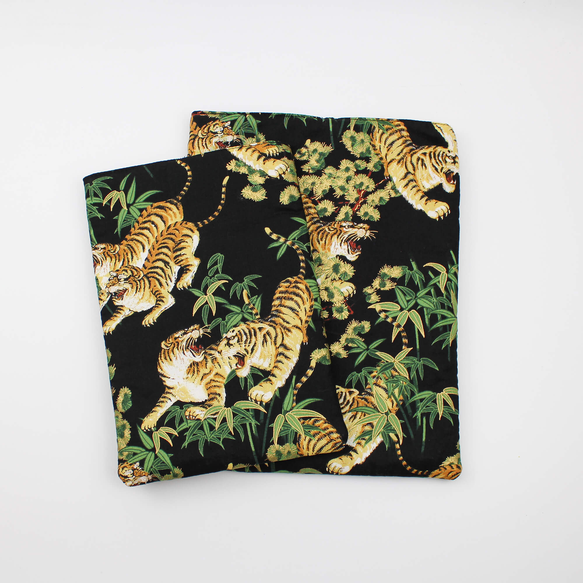 All Rolled Up Eye of the Tiger obal na knihu a tablet tygři