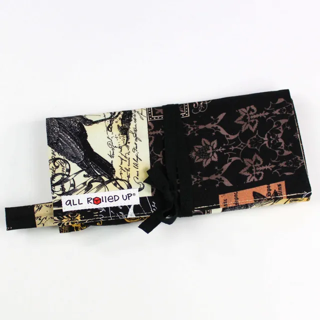 All Rolled Up Nevermore Bug Lite vak na kostky s kapsami
