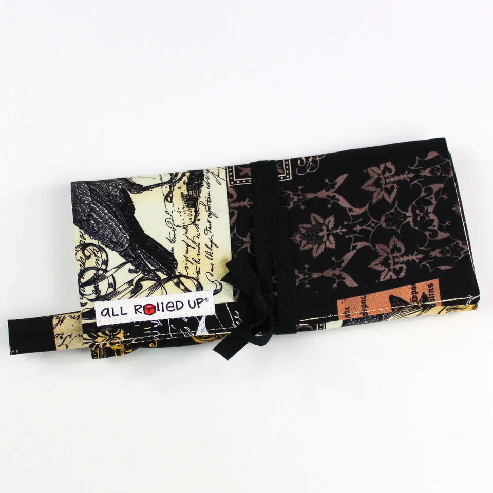 All Rolled Up Nevermore Bug Lite vak na kostky s kapsami