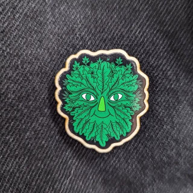 All Rolled Up Green Man dřevěný odznak 40 mm