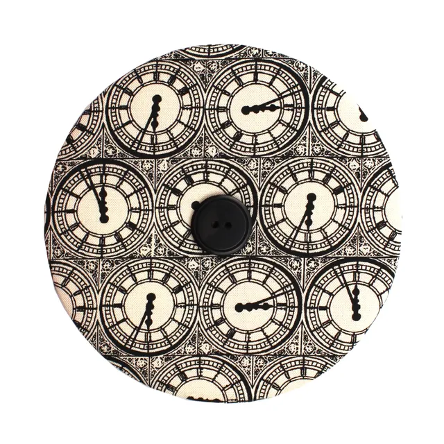 All Rolled Up Tick Tock Clocks držák na karty bavlna