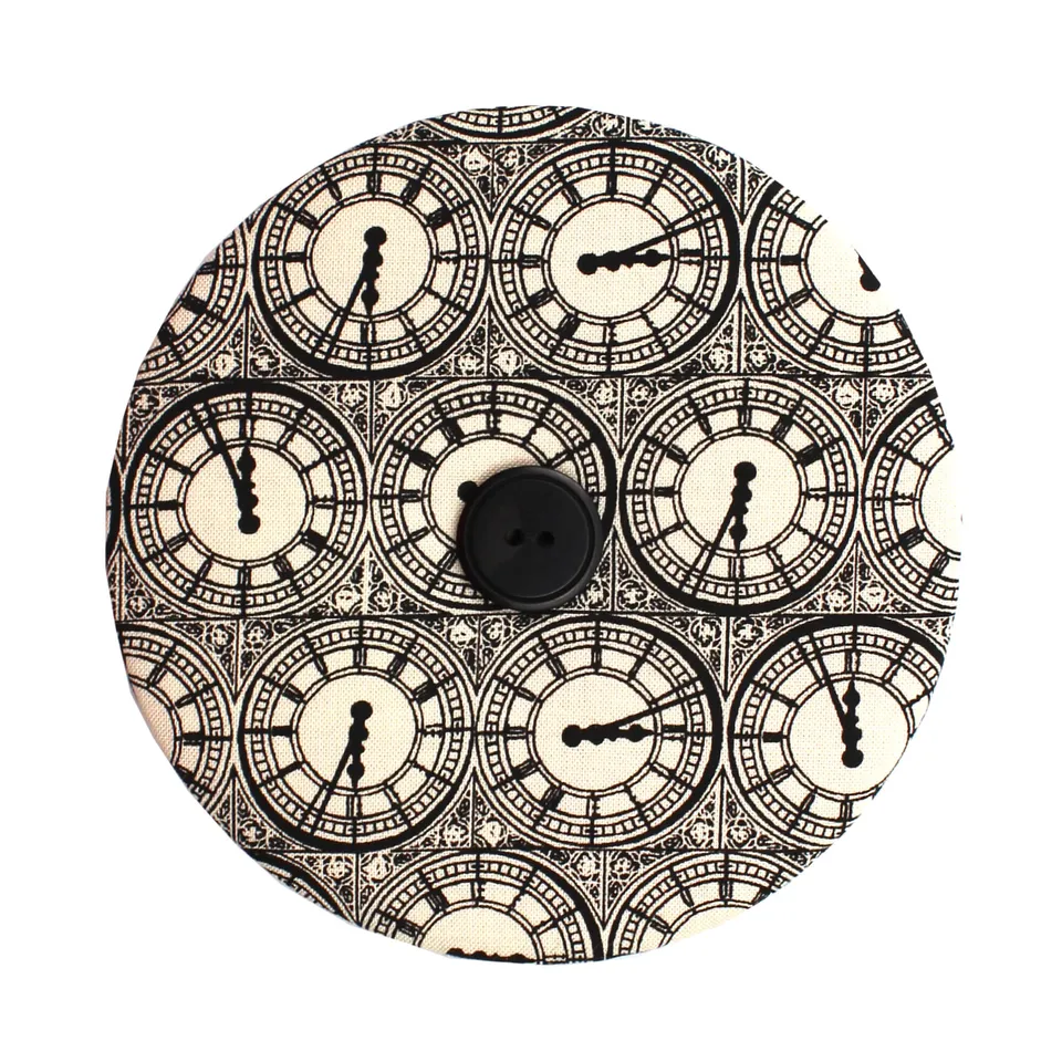 All Rolled Up Tick Tock Clocks držák na karty bavlna