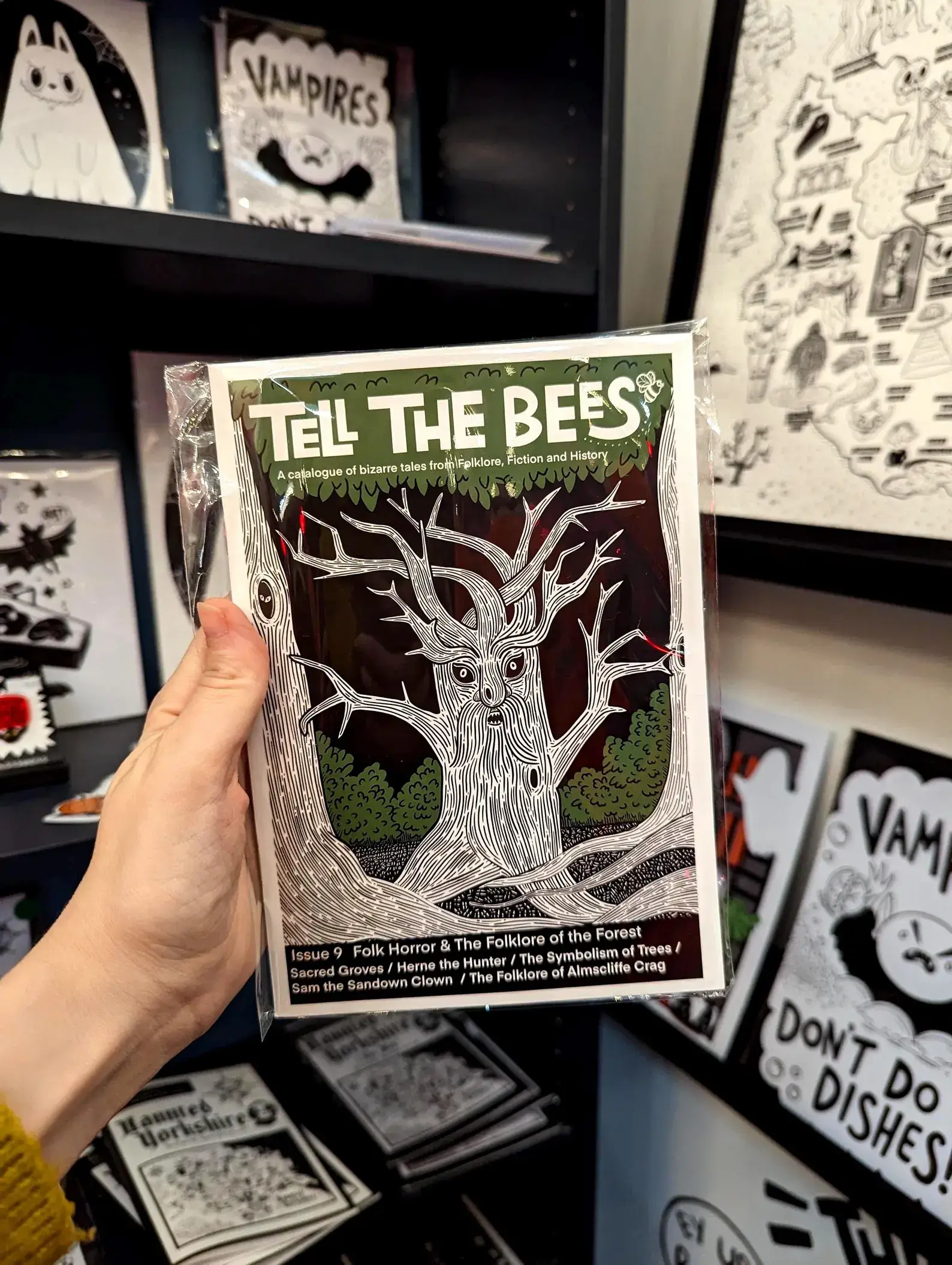 Tell the Bees 9 Folk Horror zin A5 32 stran