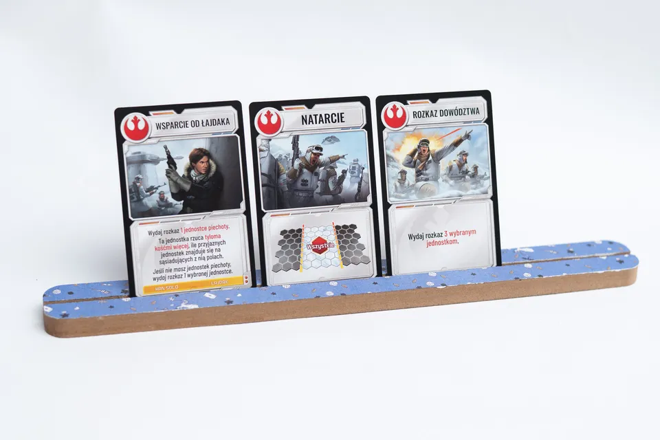 Geek Mod dřevěná podstávka na karty modrá MDF