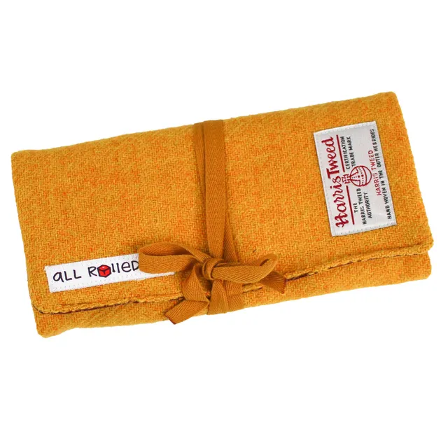 All Rolled Up I Wear No Mask Harris Tweed pouzdro na kostky