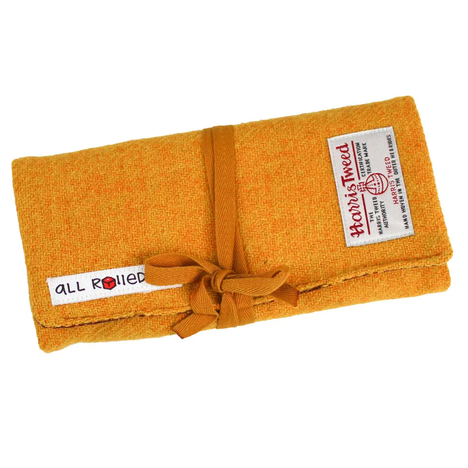 All Rolled Up I Wear No Mask Harris Tweed pouzdro na kostky