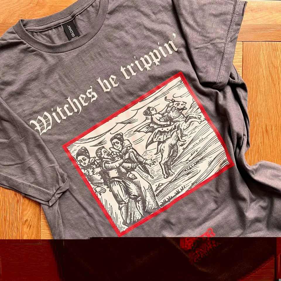 All Rolled Up Witches Be Trippin tričko unisex šedé