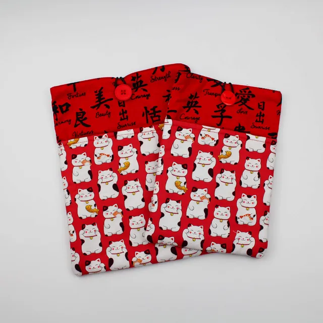 All Rolled Up Maneki Neko obal na knihu červený M
