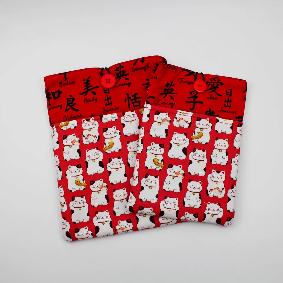 All Rolled Up Maneki Neko obal na knihu červený M