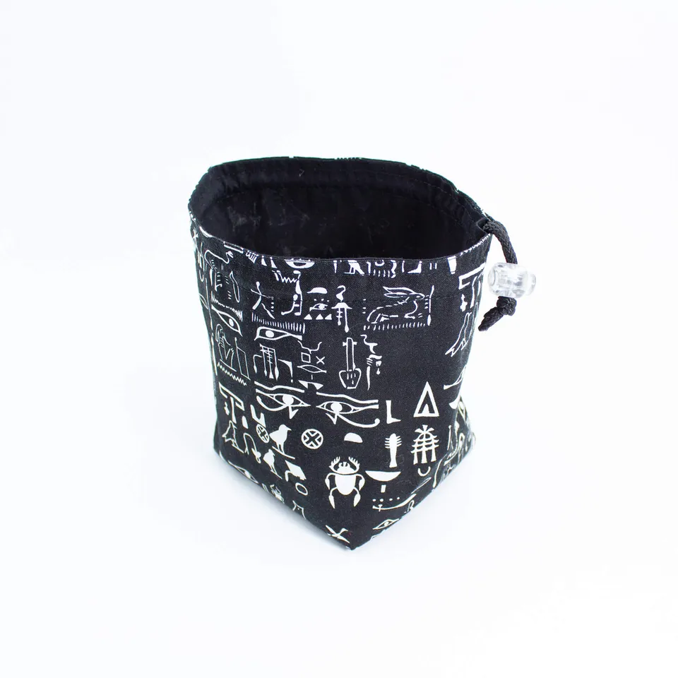 All Rolled Up ARU of Holding Hieroglyphs Black pytlík