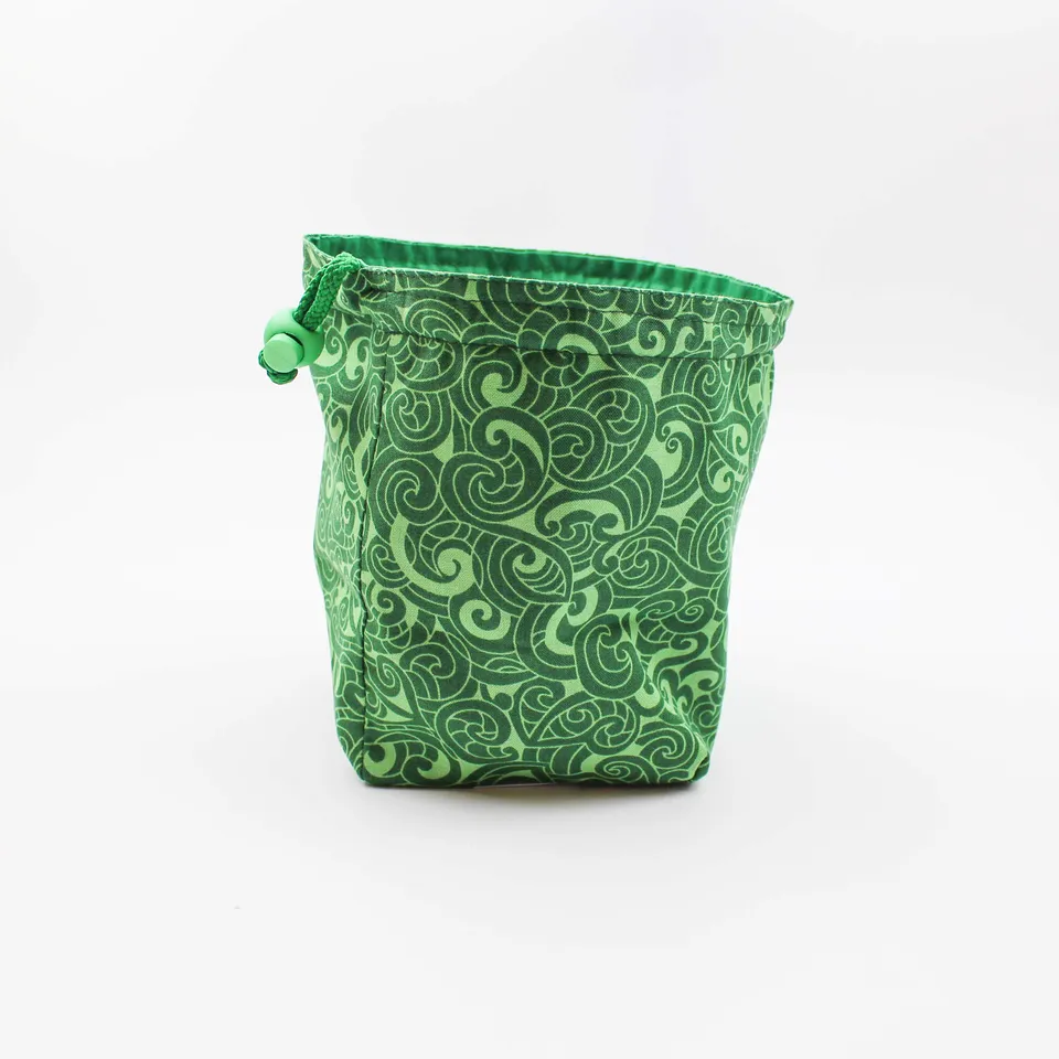 All Rolled Up ARU of Holding Moko Green pytlík 15 cm
