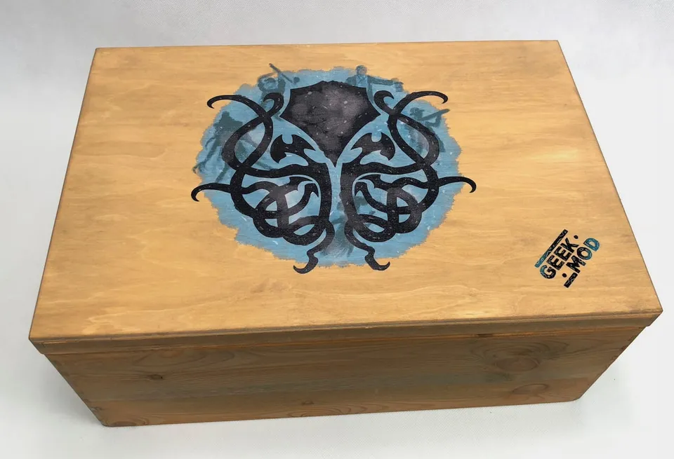 Geek Mod Skříň strachu Eldritch Horror truhla