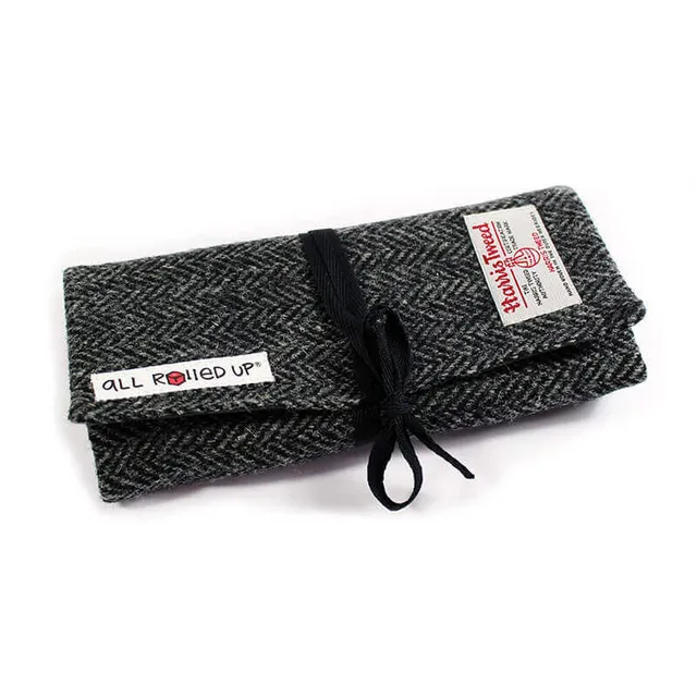 All Rolled Up Fink Nottle rolovací vak na kostky Harris Tweed