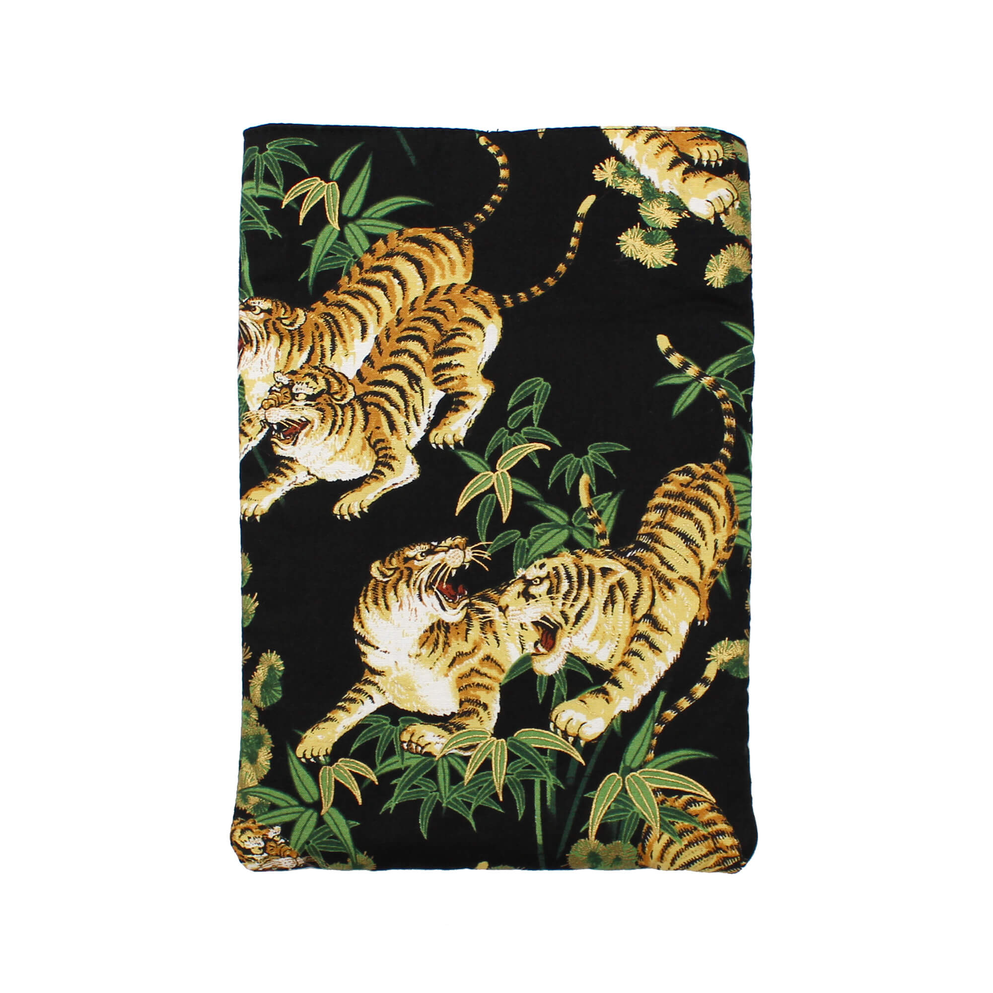All Rolled Up Eye of the Tiger obal na knihu a tablet tygři